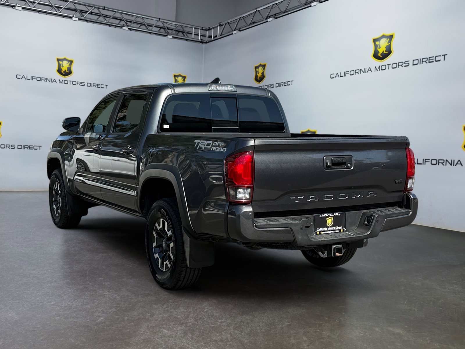 Used 2019 Toyota Tacoma TRD Off-Road image 3