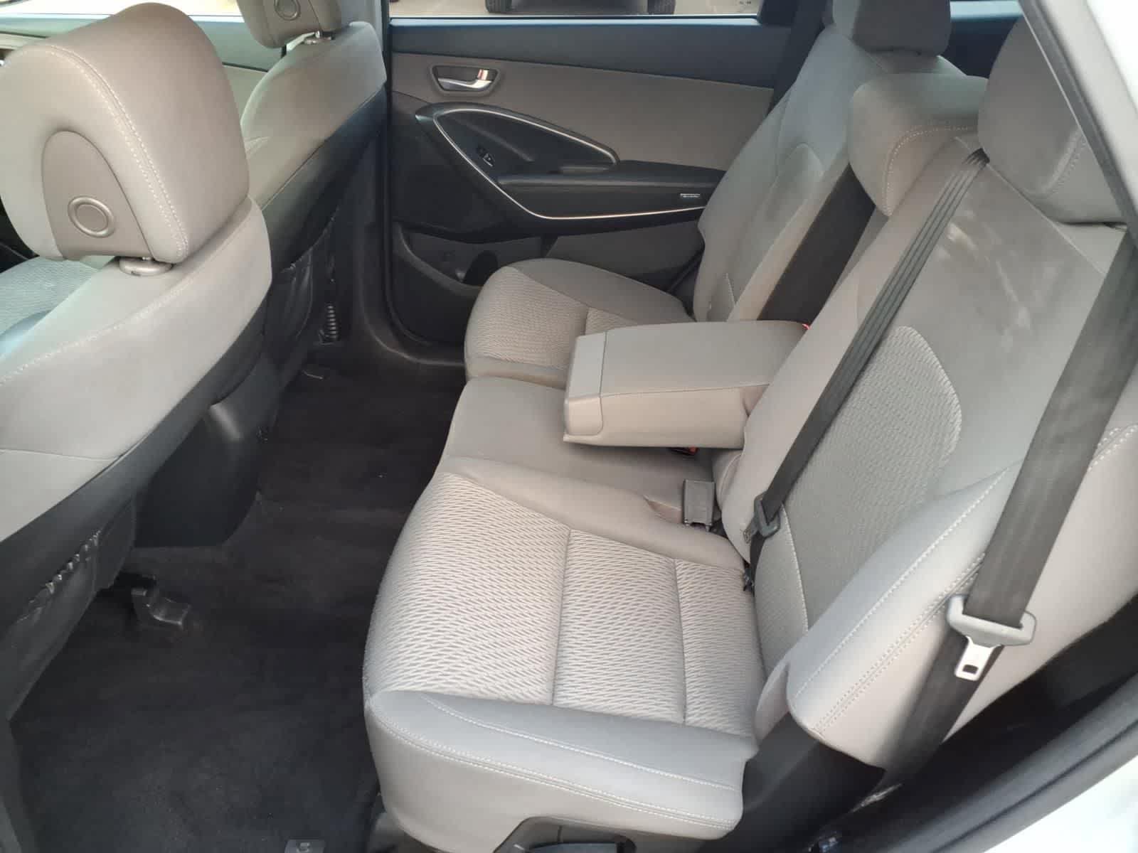 Used 2018 Hyundai Santa Fe SE FWD image 9