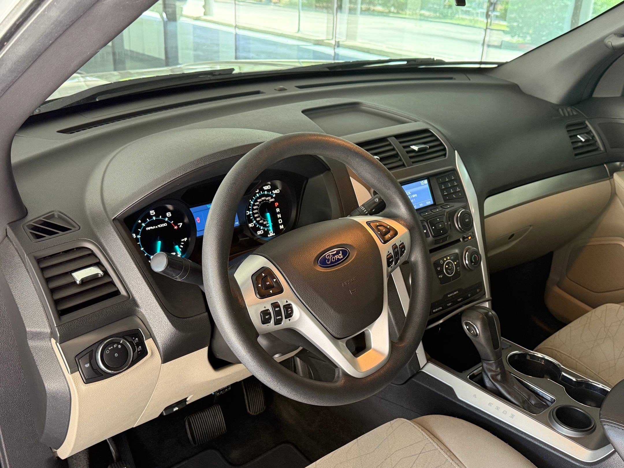 Used 2015 Ford Explorer FWD image 4
