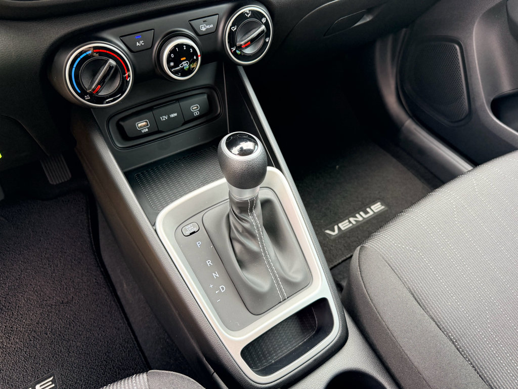 Used 2026 Hyundai Venue SE FWD image 21