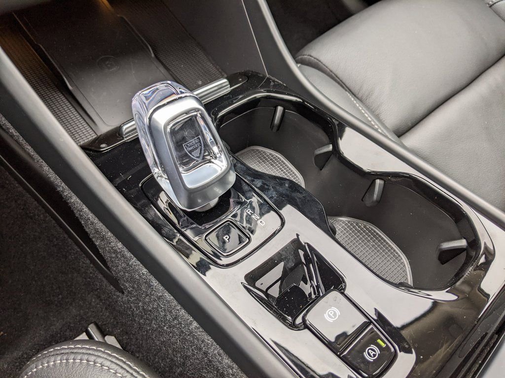 Certified 2025 Volvo XC40 B5 Ultra w/ Climate Package image 20