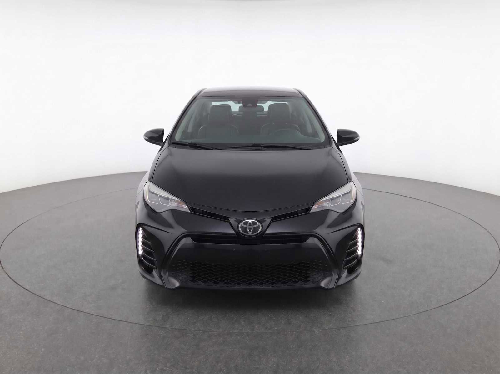 Used 2017 Toyota Corolla SE w/ Body Protection Package FWD image 2