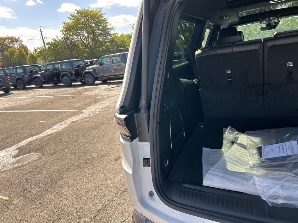 New 2026 Jeep Grand Wagoneer L Limited w/ Premium Group II image 33