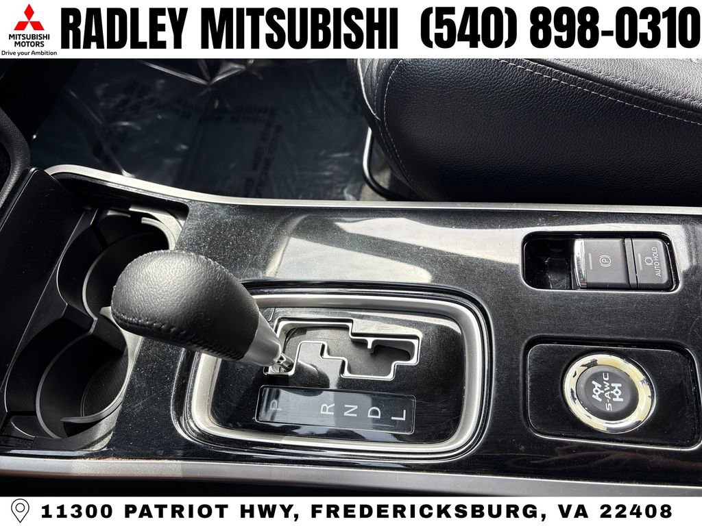 Used 2017 Mitsubishi Outlander GT image 11