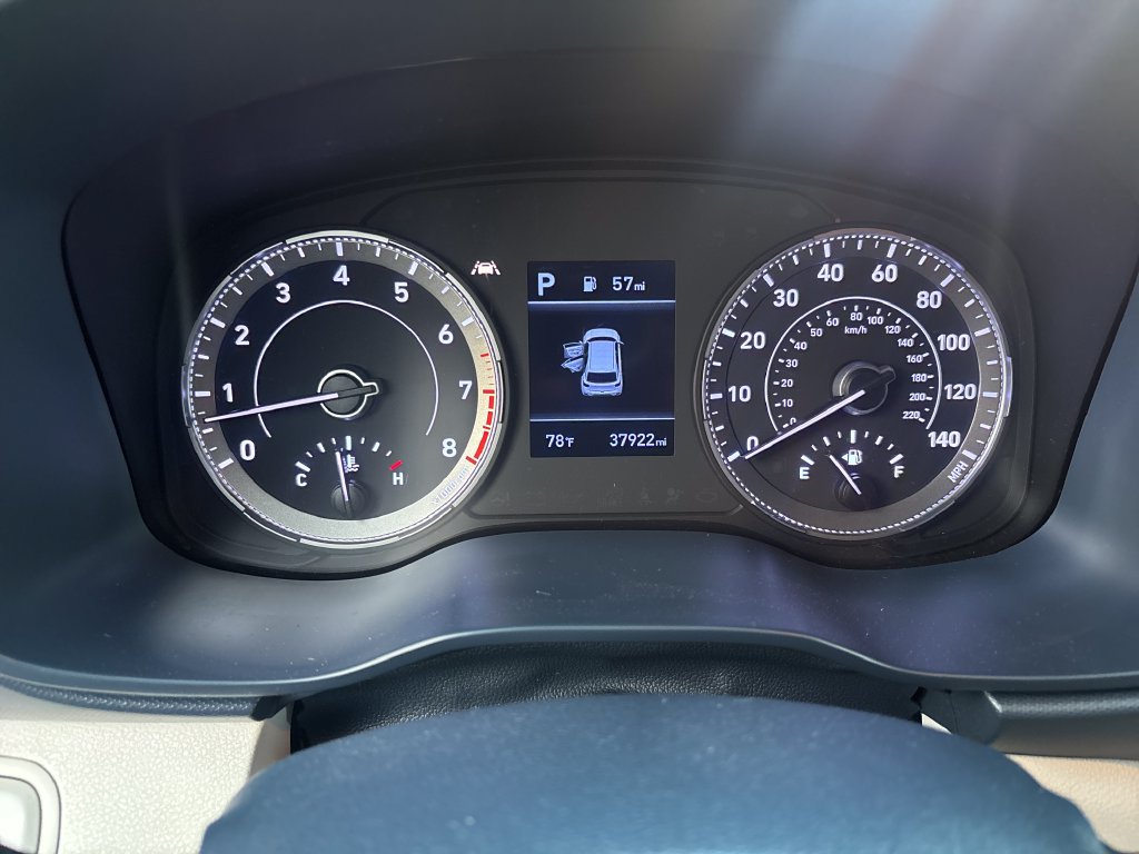Used 2022 Hyundai Venue Limited FWD image 16