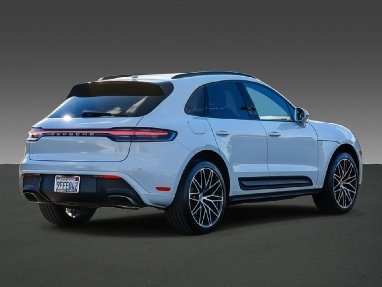 Used 2023 Porsche Macan image 4