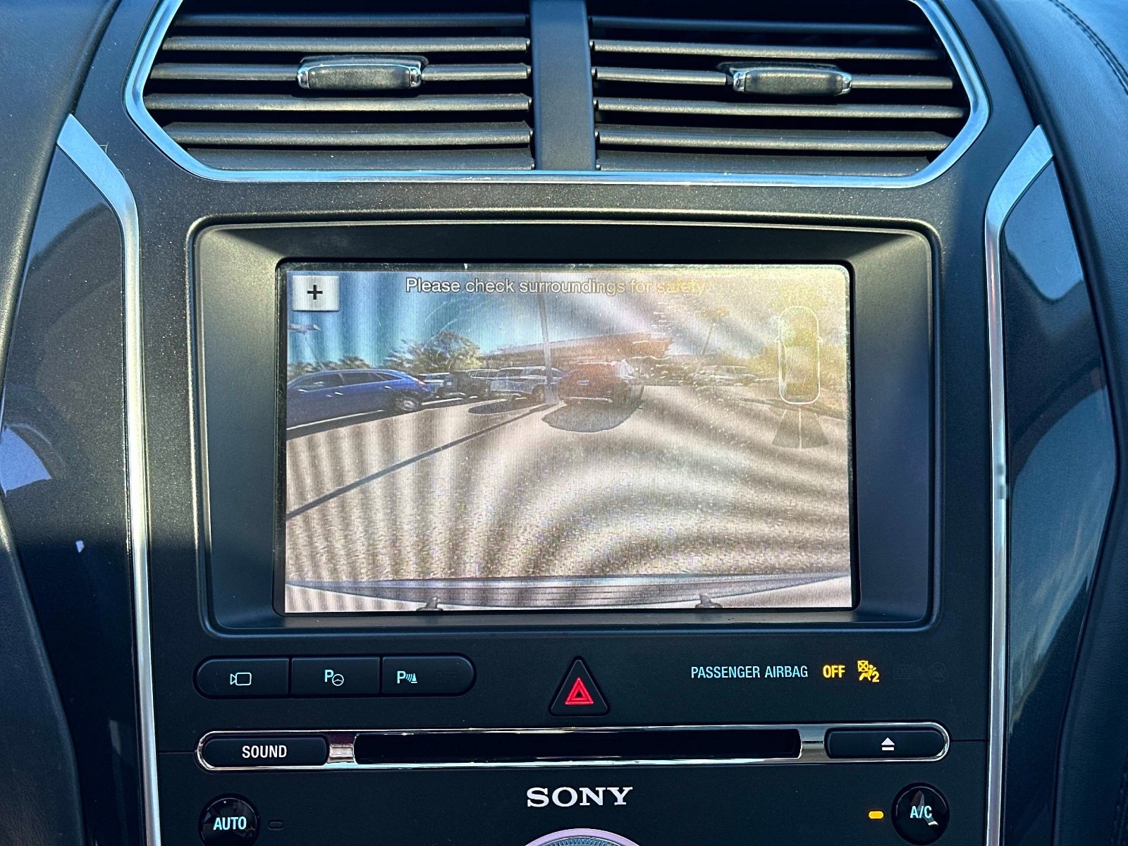 Used 2018 Ford Explorer Platinum image 23