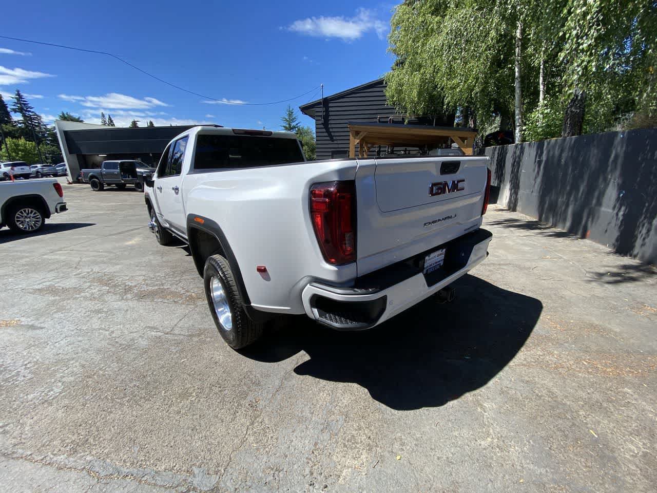 Used 2023 GMC Sierra 3500 Denali w/ Denali Ultimate Package AWD/4WD image 4