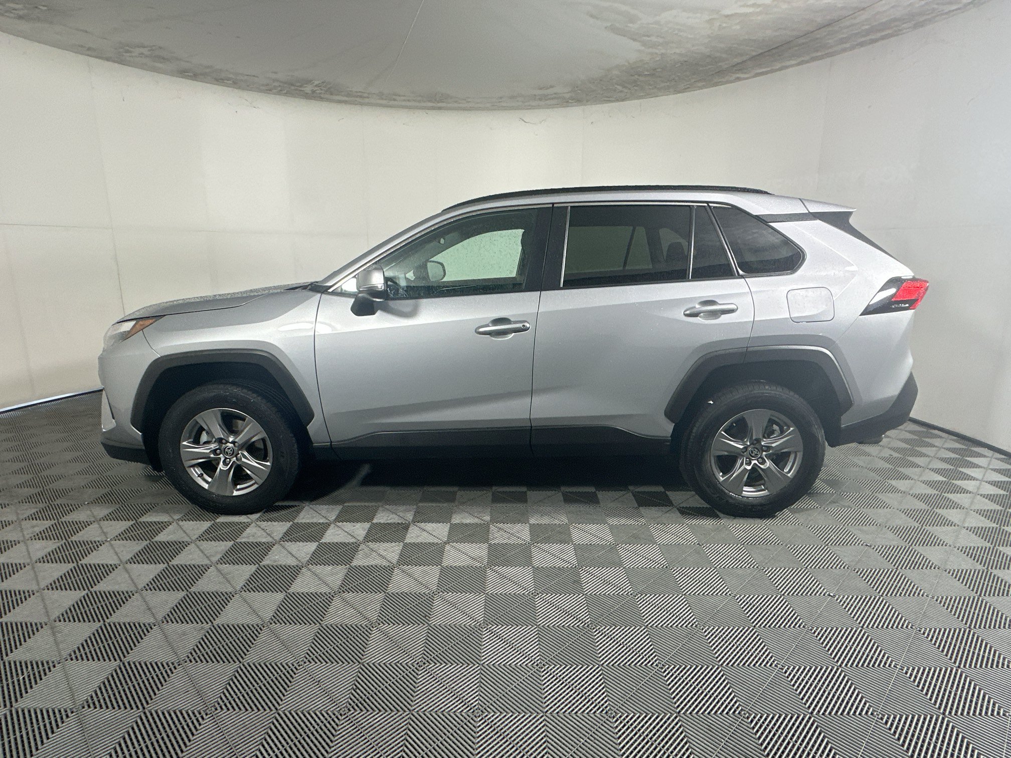 Used 2024 Toyota RAV4 XLE FWD image 6