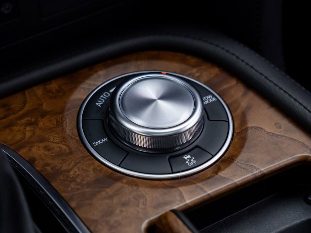 Used 2023 Nissan Armada SL w/ Captain's Chairs Package image 33