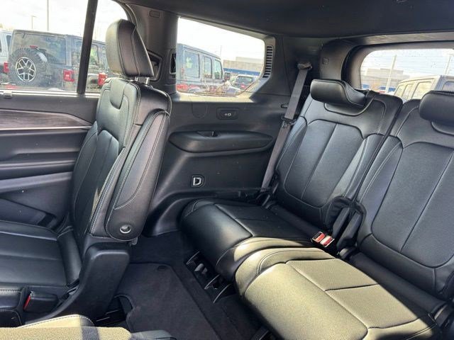 Used 2024 Jeep Grand Cherokee L Limited w/ Luxury Tech Group II AWD/4WD image 31