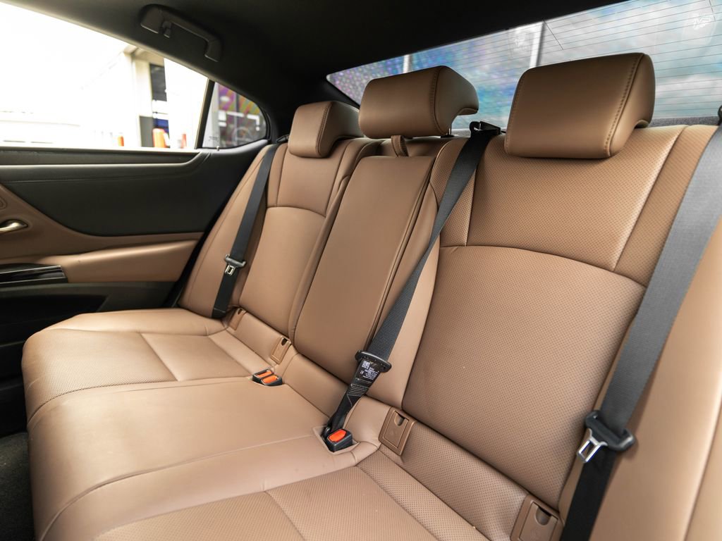 Used 2025 Lexus ES 300h w/ Premium Package FWD image 33