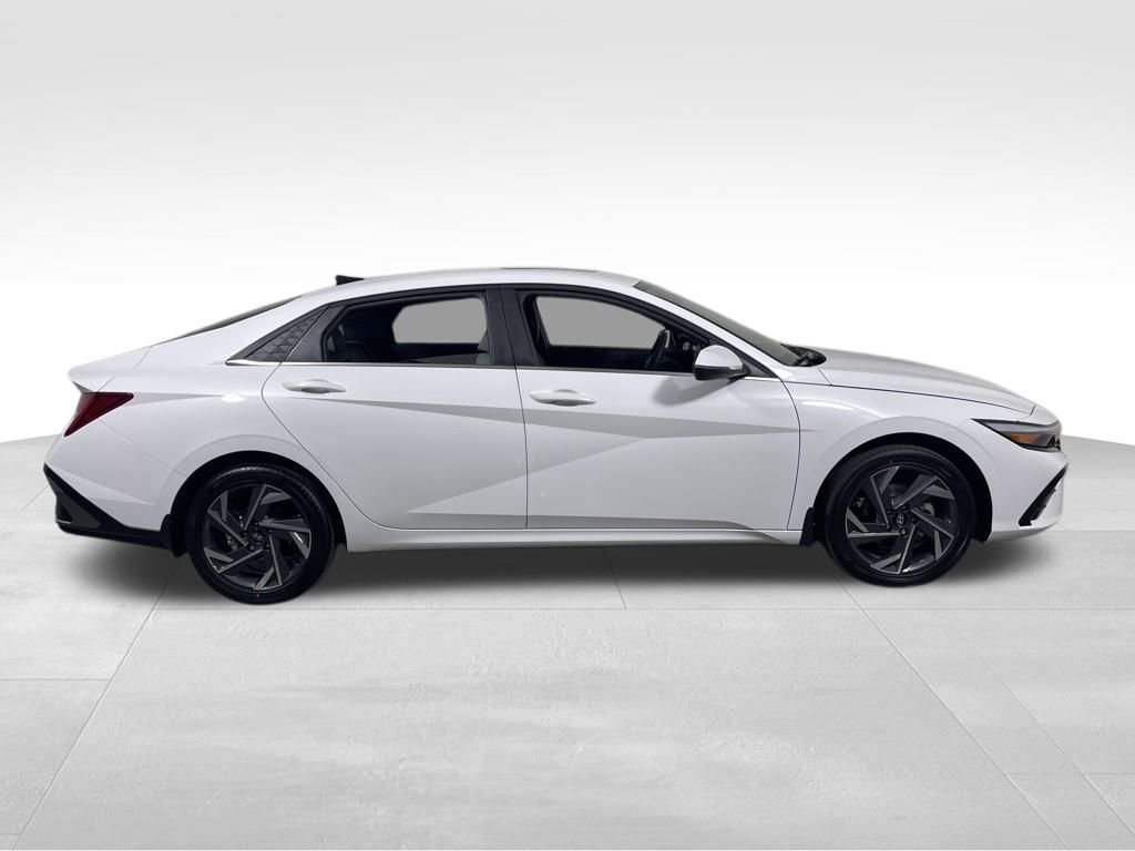 New 2025 Hyundai Elantra Limited image 6