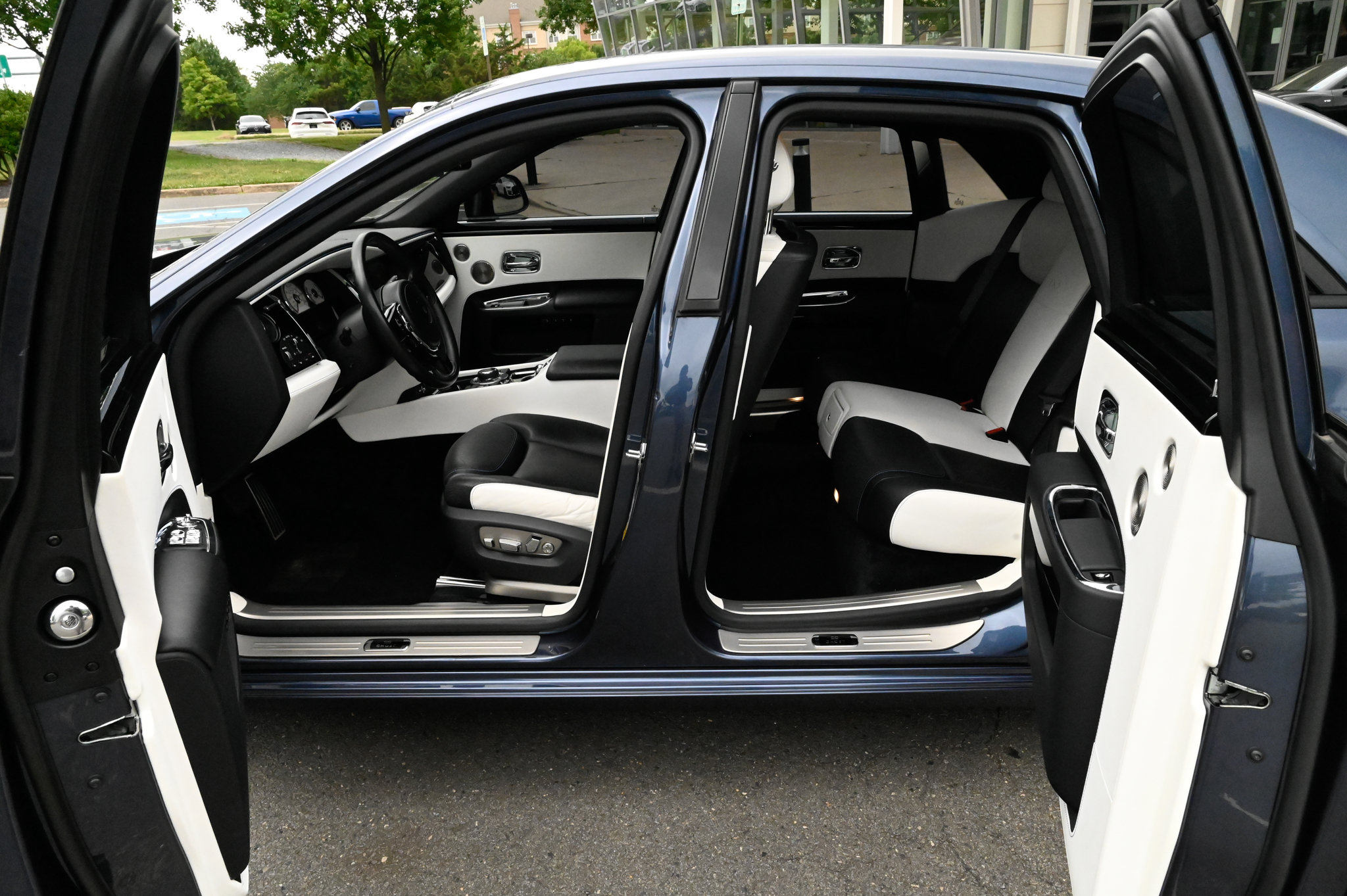 Used 2018 Rolls-Royce Ghost RWD image 36