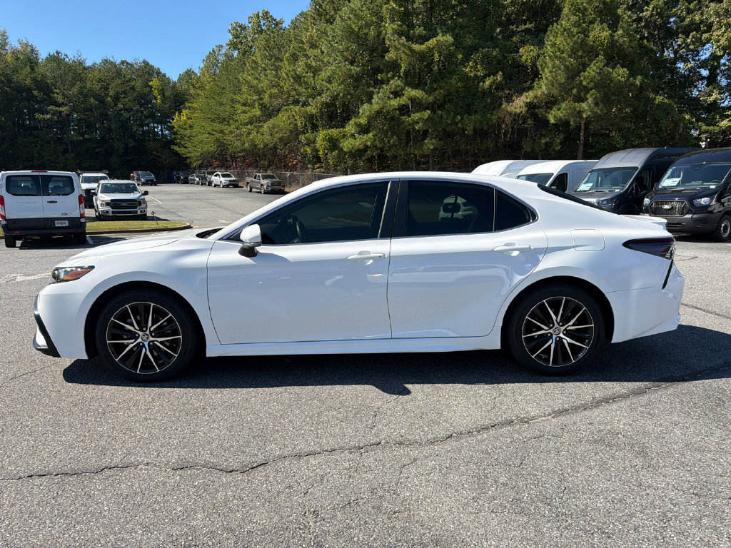 Used 2024 Toyota Camry SE FWD image 4