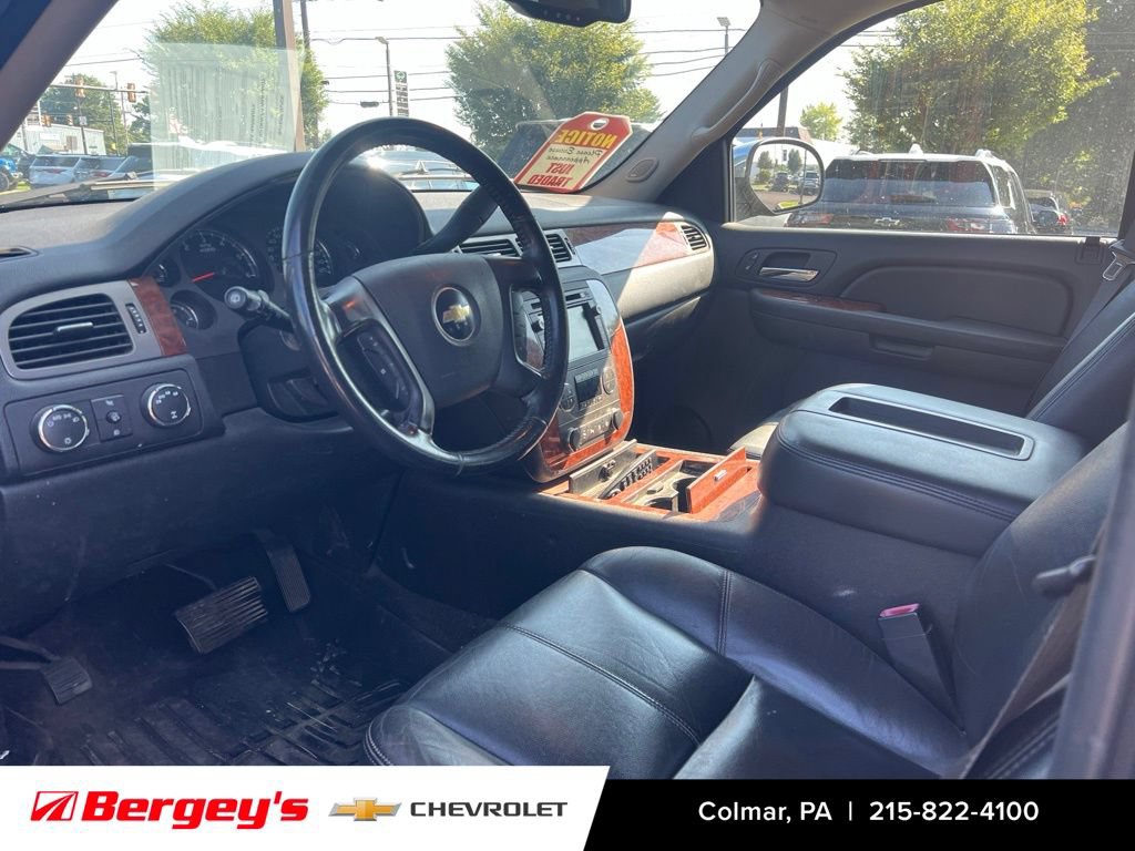 Used 2008 Chevrolet Suburban LTZ w/ LTZ Preferred Equipment Group AWD/4WD image 10
