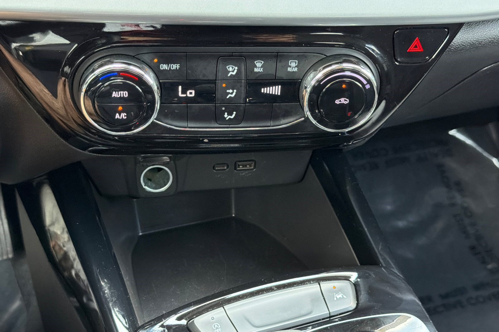Used 2024 Chevrolet Trax LT FWD image 19