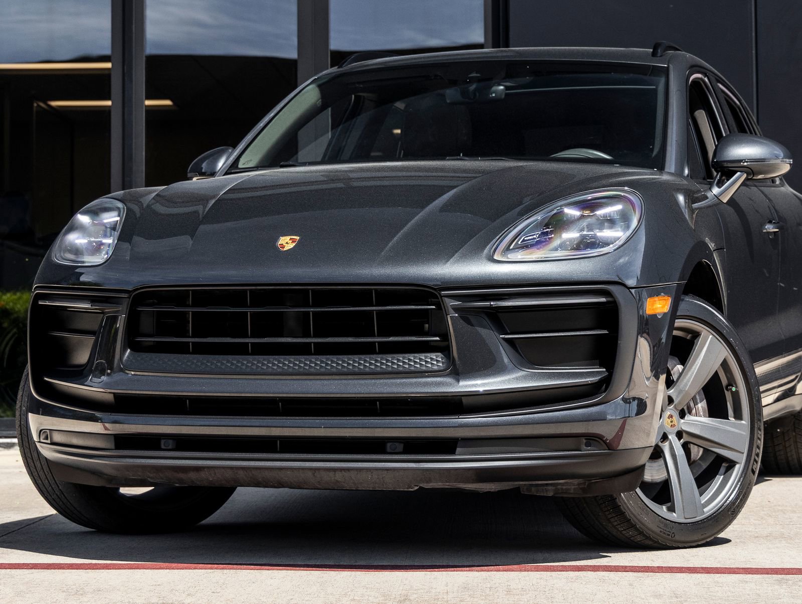 Certified 2022 Porsche Macan AWD/4WD image 7