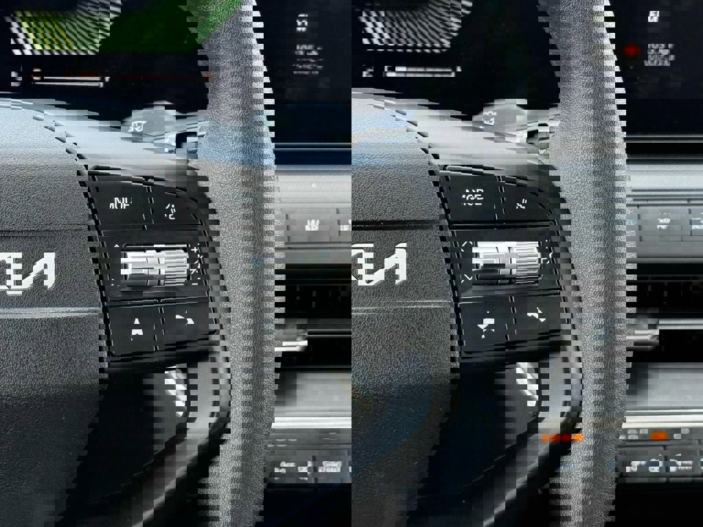 Used 2025 Kia K4 LXS image 22