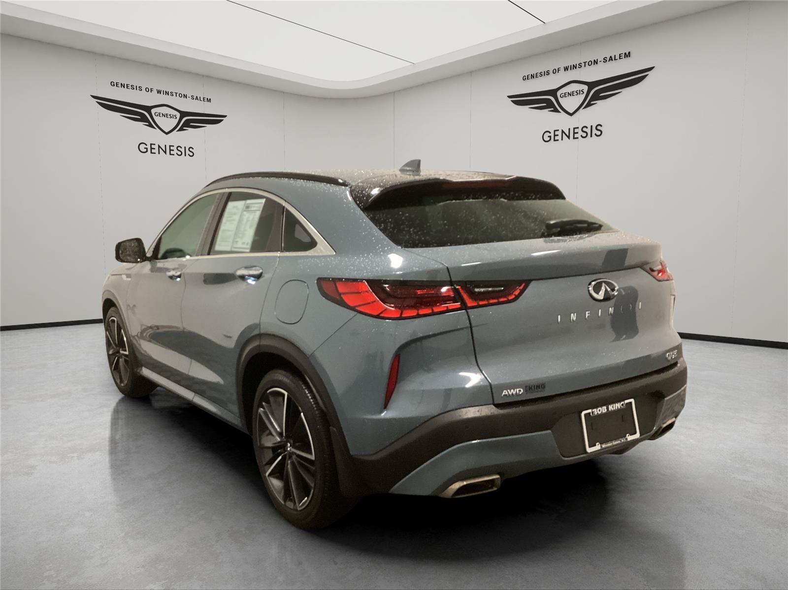 Used 2023 INFINITI QX55 Sensory w/ Lighting Package AWD/4WD image 3