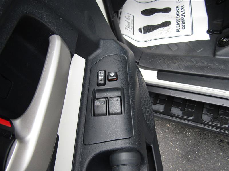 Used 2011 Toyota FJ Cruiser 4WD image 10