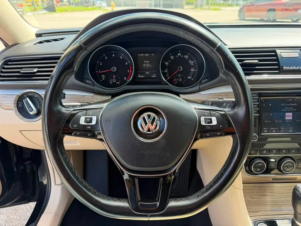 Used 2018 Volkswagen Passat 2.0T SE FWD image 14