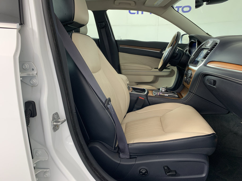 Used 2018 Chrysler 300 C w/ Sun, Sound & Nav Package RWD image 39