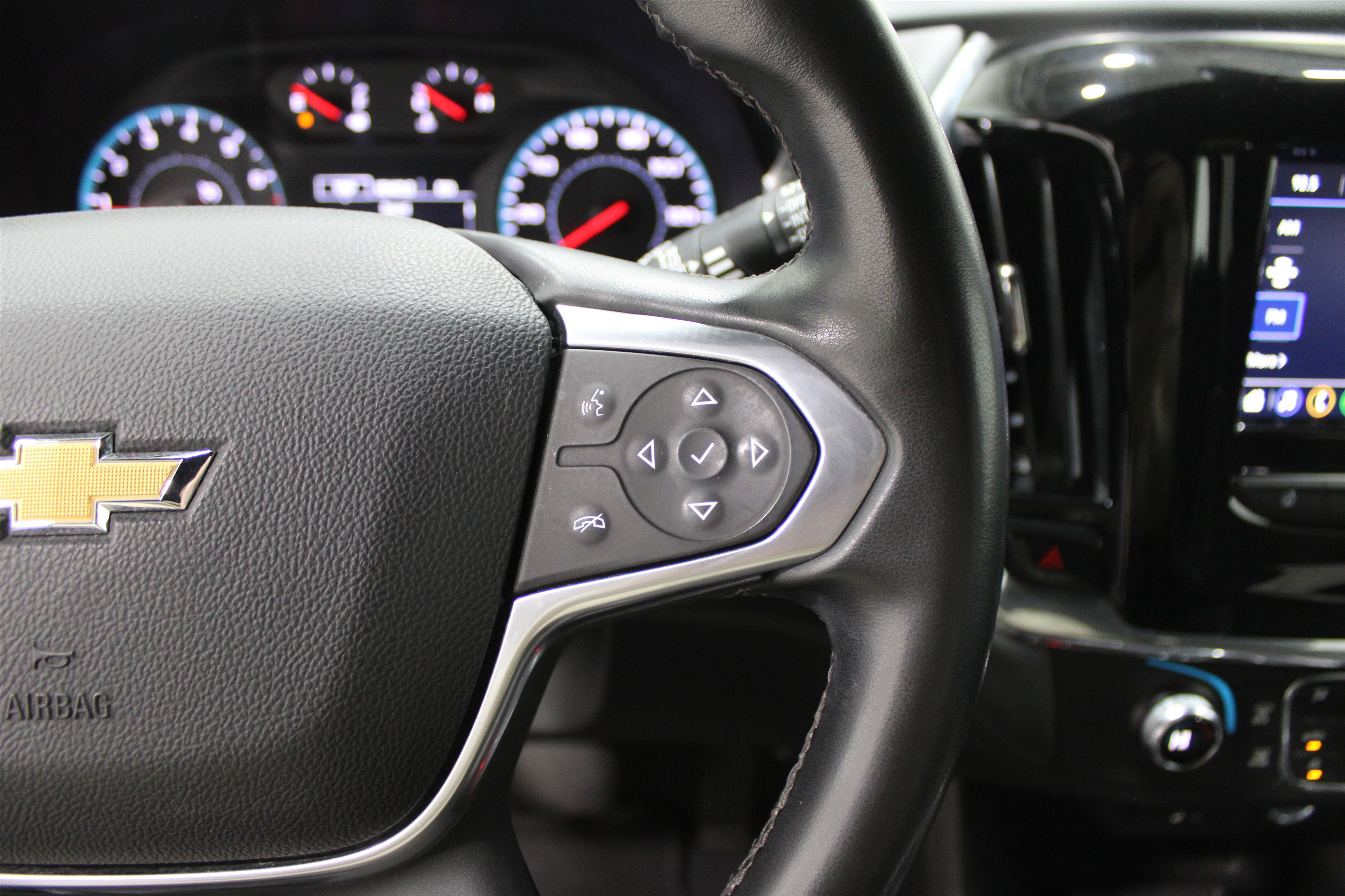 Used 2023 Chevrolet Traverse LT image 12