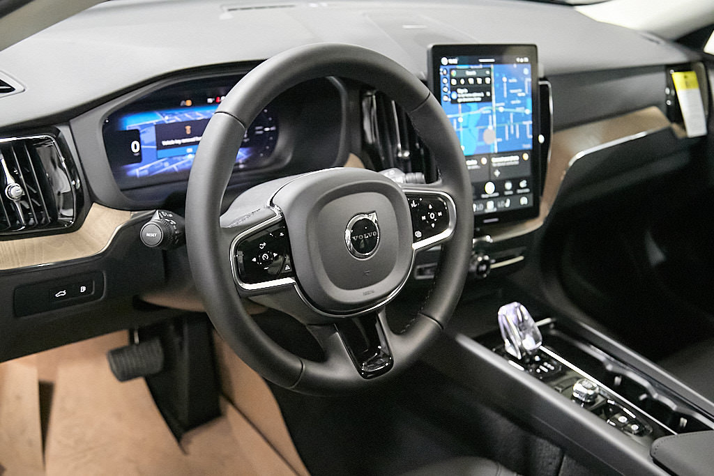 New 2026 Volvo XC60 T8 Plus w/ Climate Package AWD/4WD image 13