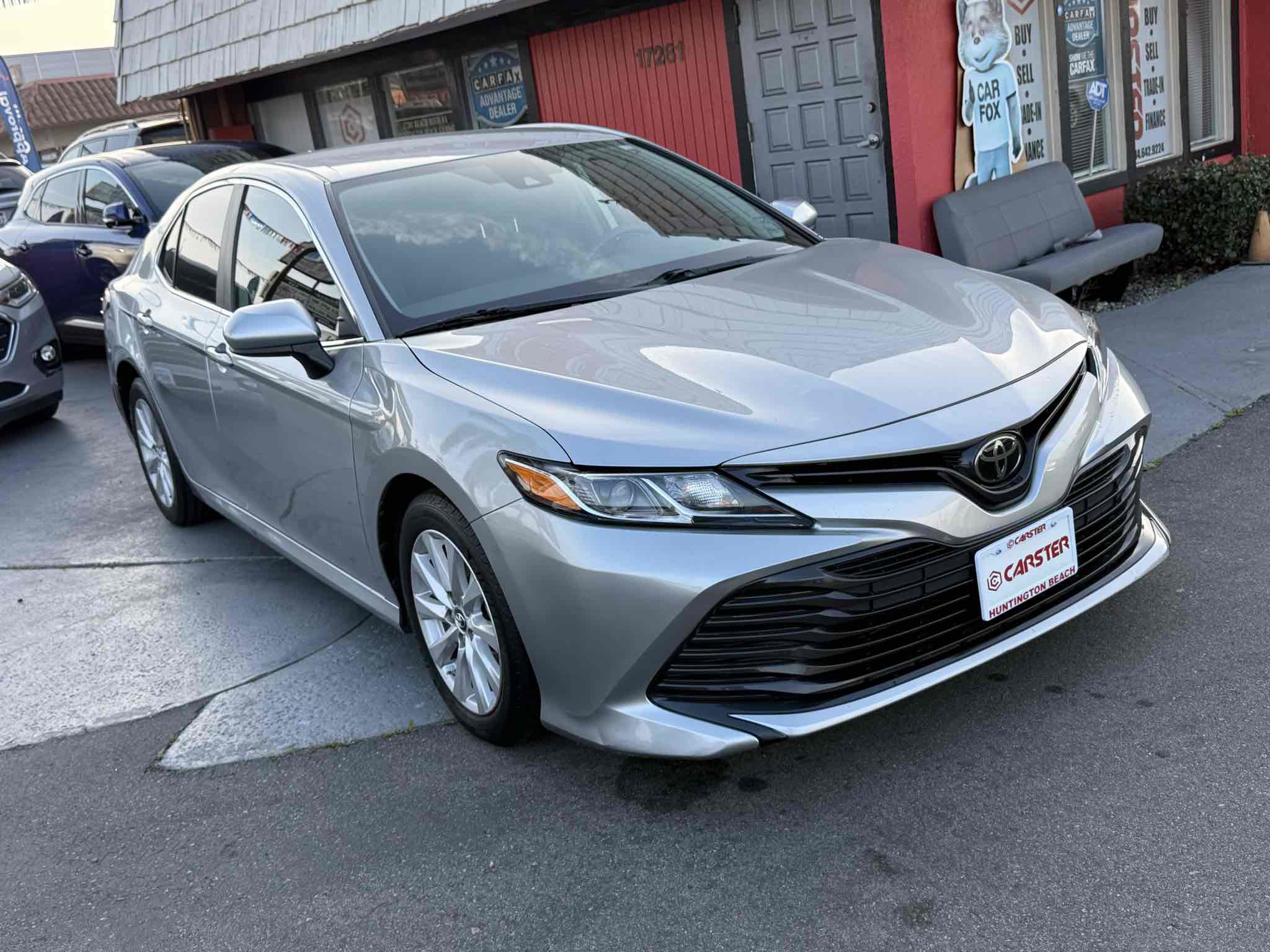 Used 2019 Toyota Camry LE image 2