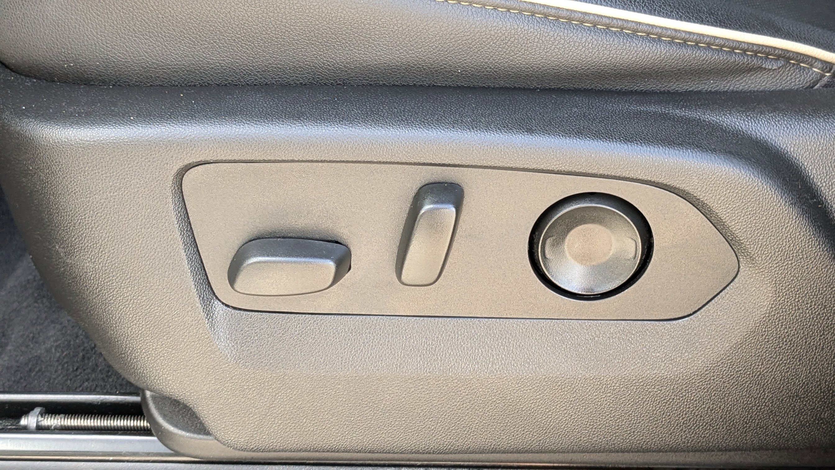 Used 2022 GMC Yukon SLT w/ SLT Premium Package image 23