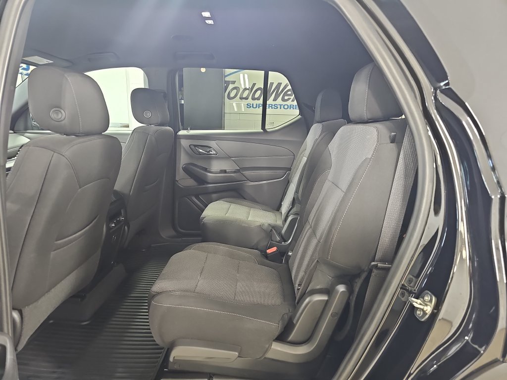 Used 2023 Chevrolet Traverse LT FWD image 19