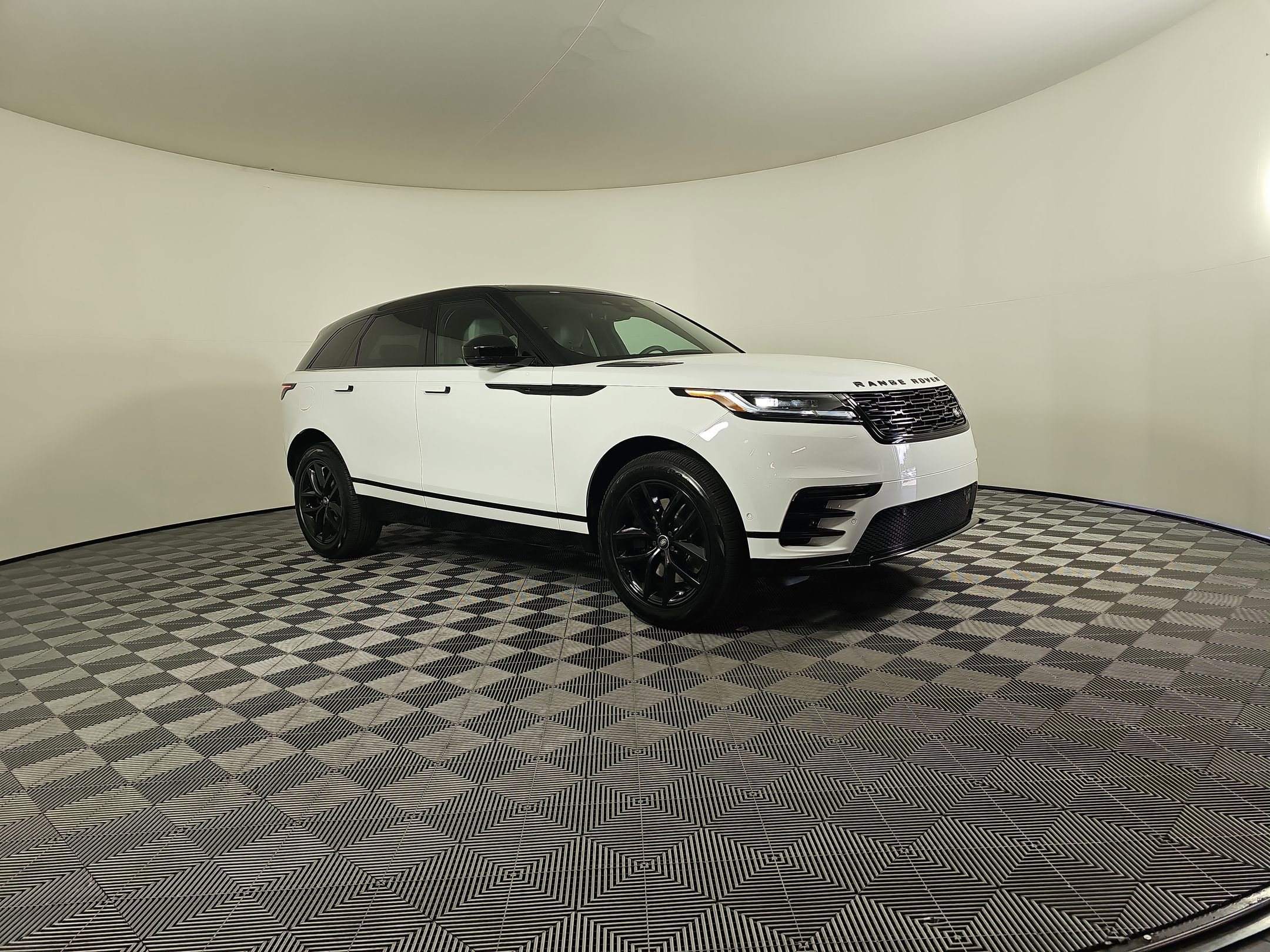 New 2026 Land Rover Range Rover Velar Dynamic SE image 6