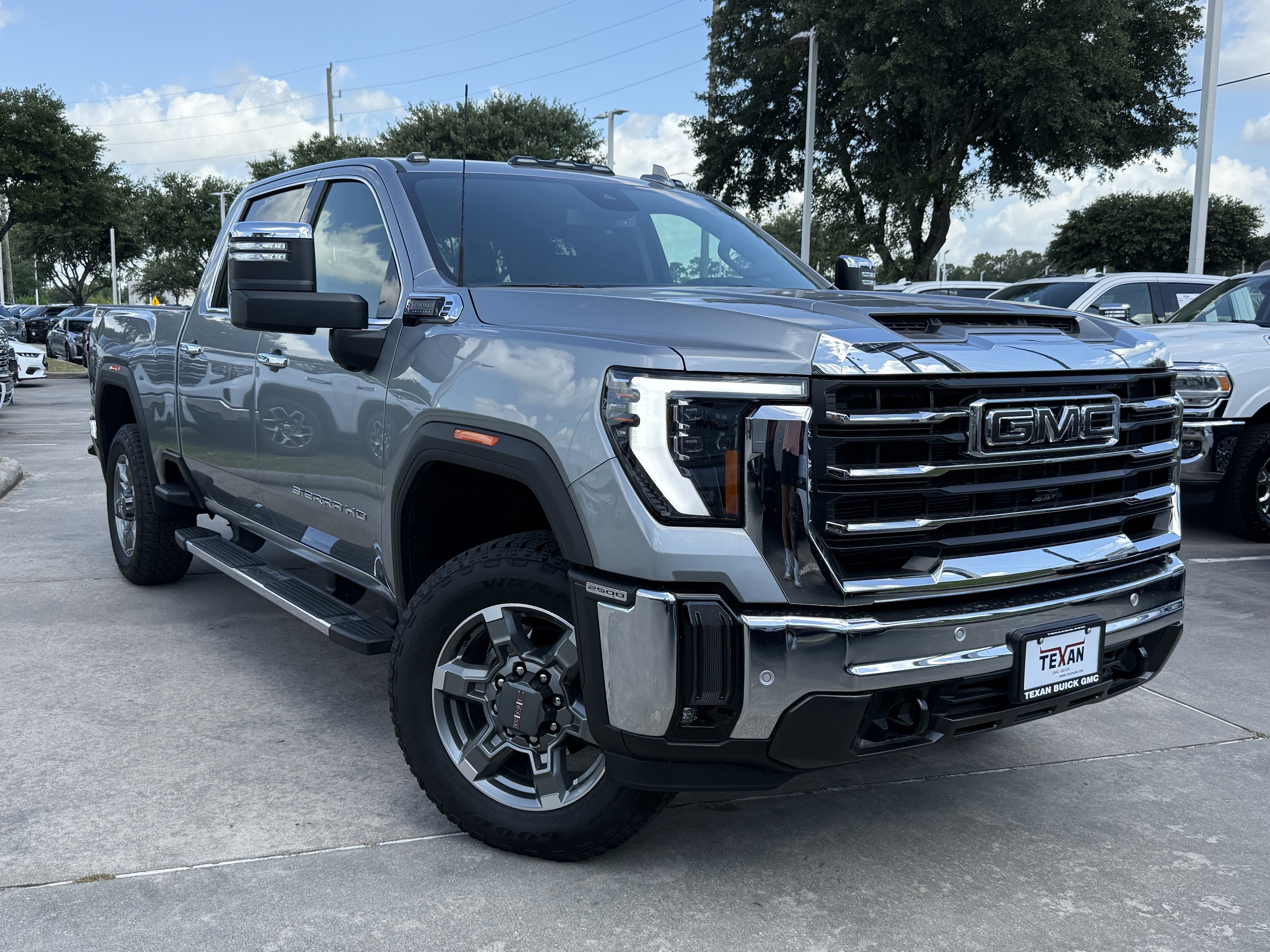 Used 2026 GMC Sierra 2500 SLT w/ Texas SLT Premium Package AWD/4WD image 2