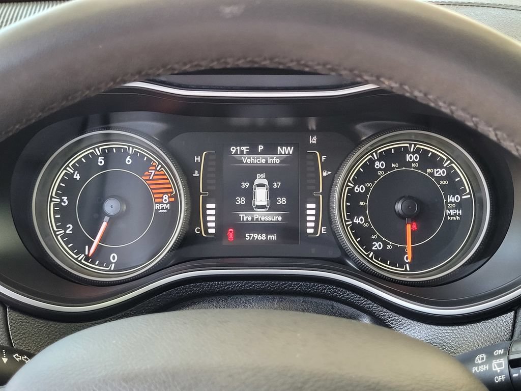 Used 2022 Jeep Cherokee Latitude AWD/4WD image 11