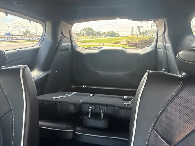 Used 2025 Chrysler Pacifica Limited w/ Uconnect Theater Family Group FWD image 29