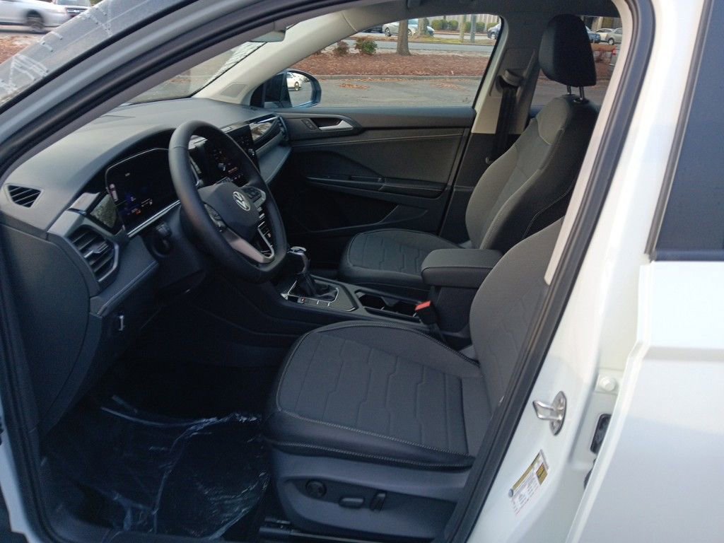 Used 2025 Volkswagen Taos SE image 10