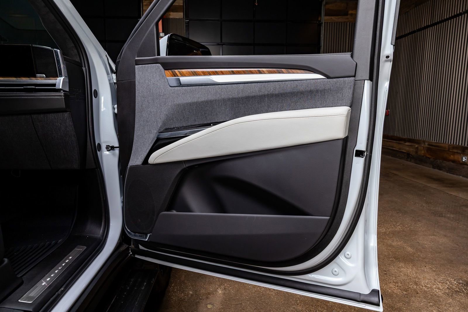 Used 2026 Cadillac Escalade Platinum Sport w/ LPO, Floor Liner Package image 38