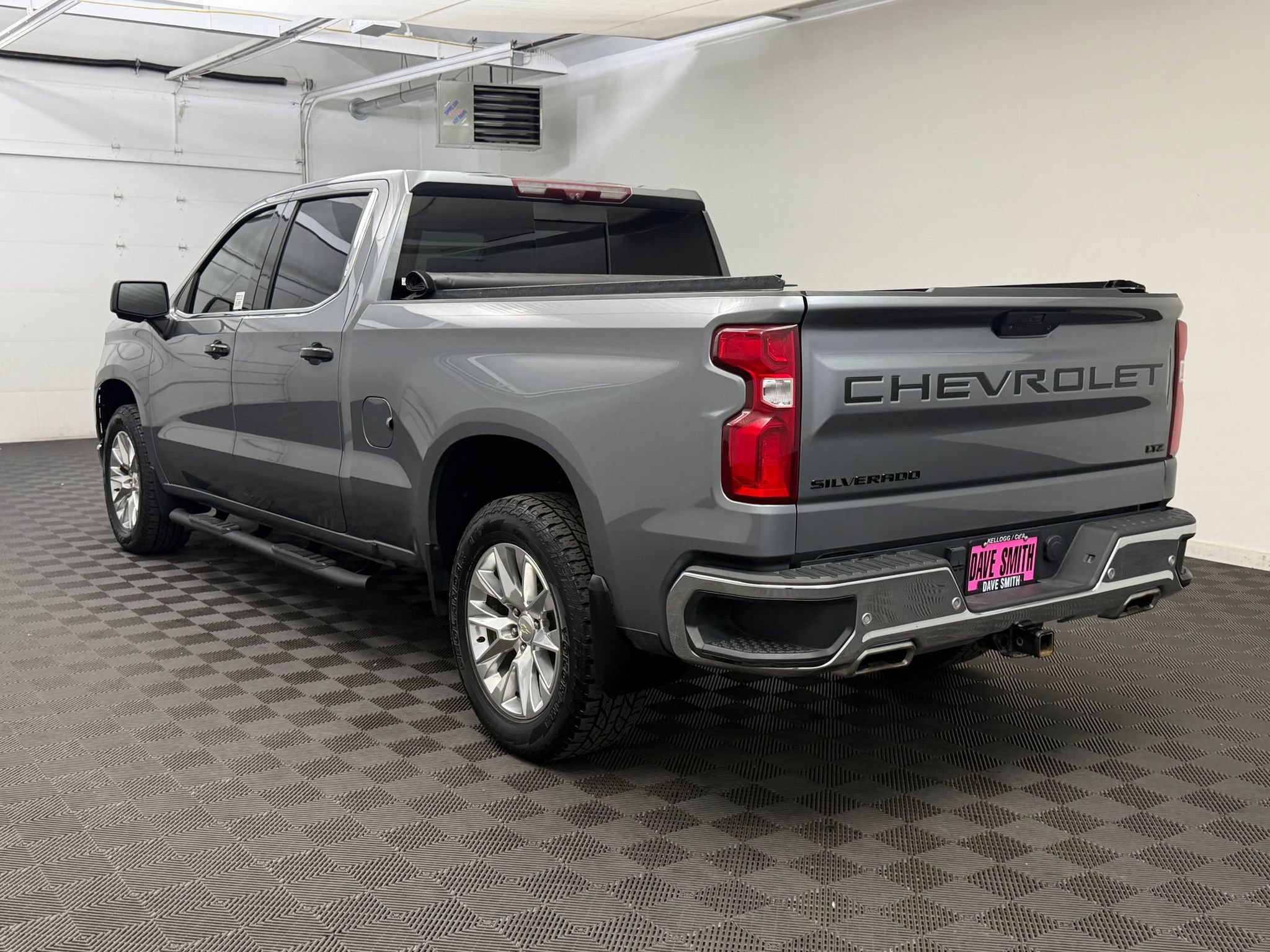 Used 2021 Chevrolet Silverado 1500 LTZ w/ LTZ Premium Package AWD/4WD image 3