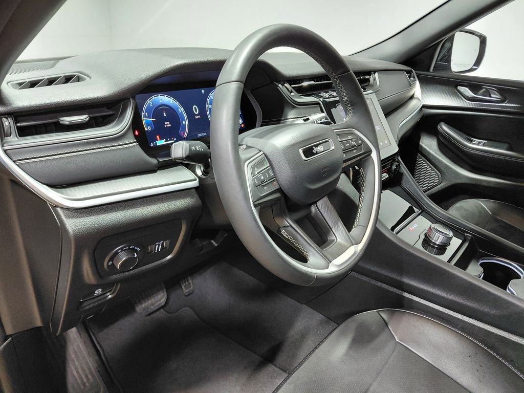 Used 2024 Jeep Grand Cherokee L Laredo AWD/4WD image 27