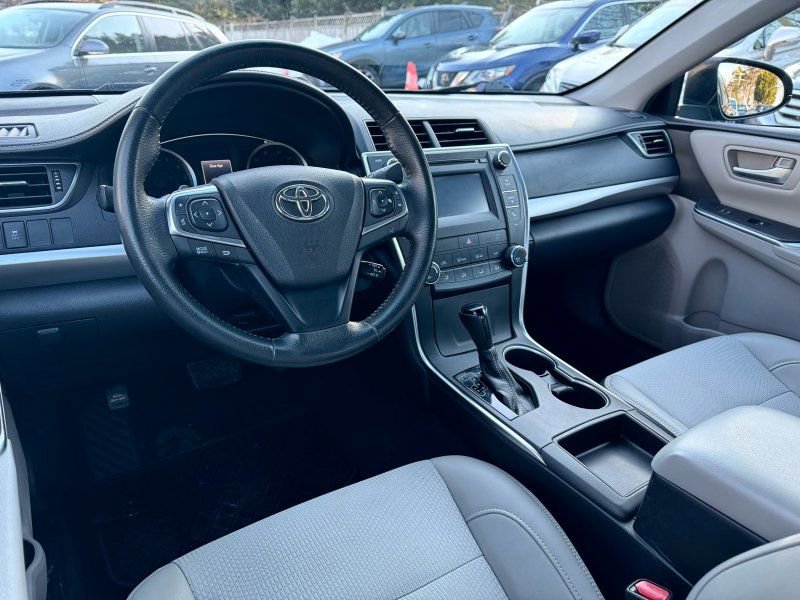 Used 2017 Toyota Camry SE image 12