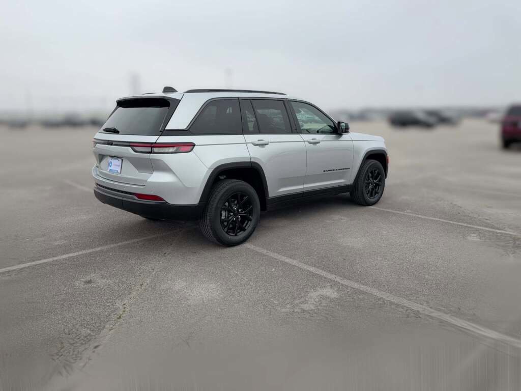 New 2026 Jeep Grand Cherokee Altitude image 12