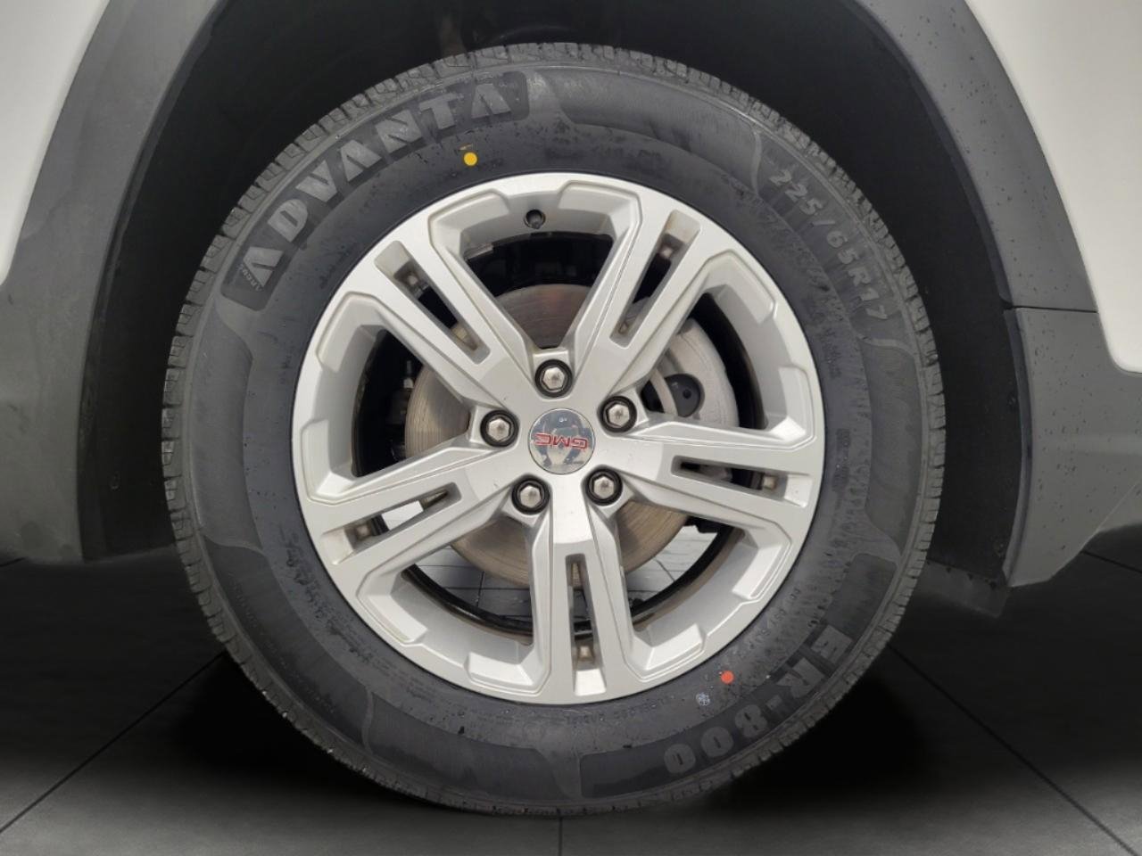 Used 2024 GMC Terrain SLE image 3