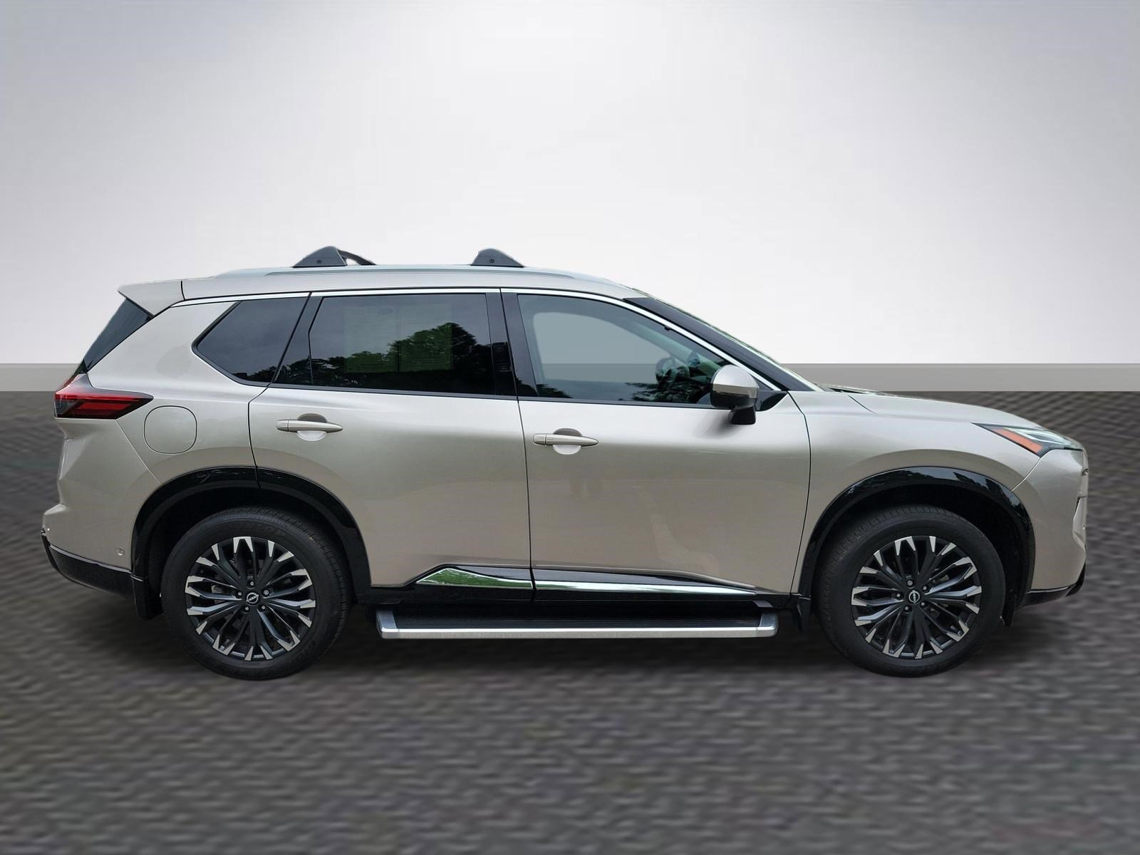 Used 2025 Nissan Rogue Platinum w/ Platinum Premium Package AWD/4WD image 4