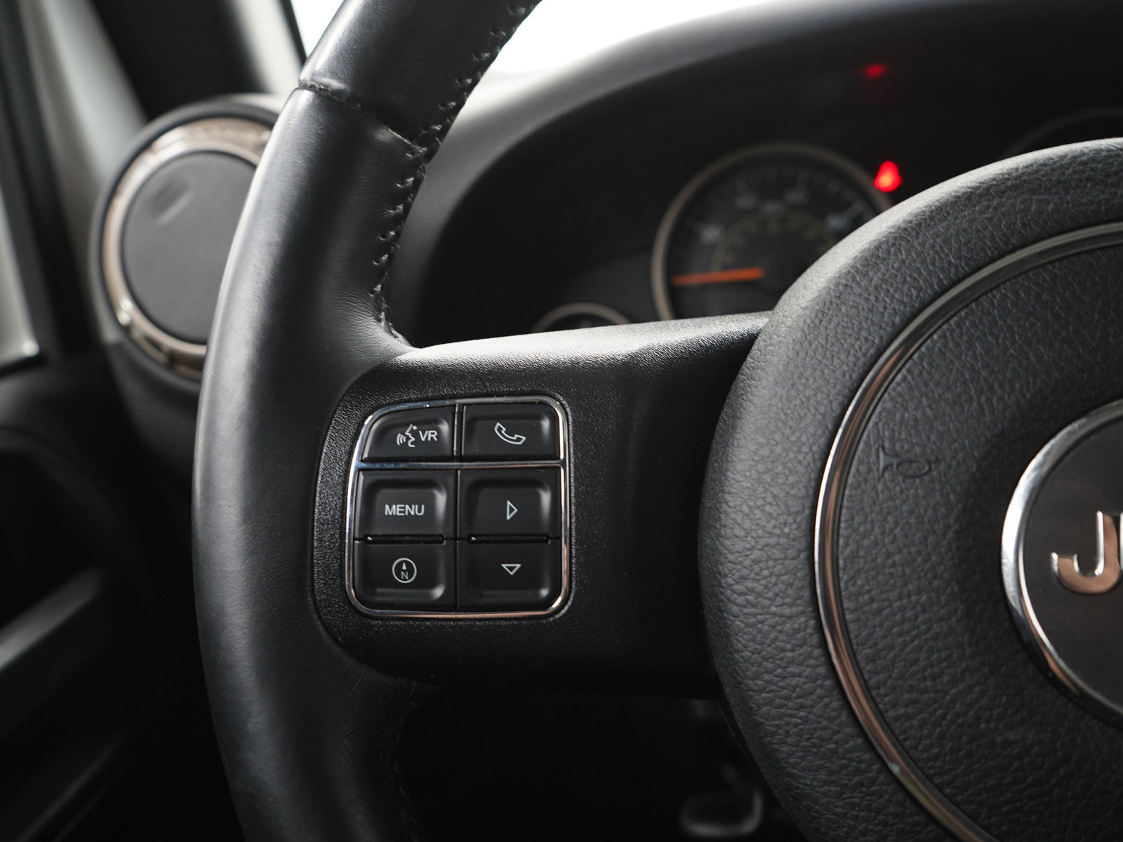 Used 2016 Jeep Wrangler Unlimited Sahara image 24