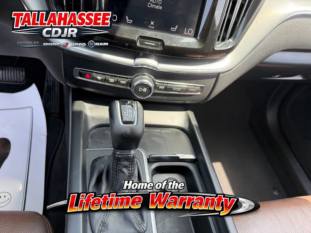 Used 2018 Volvo XC60 T5 Momentum w/ Vision Package AWD/4WD image 23