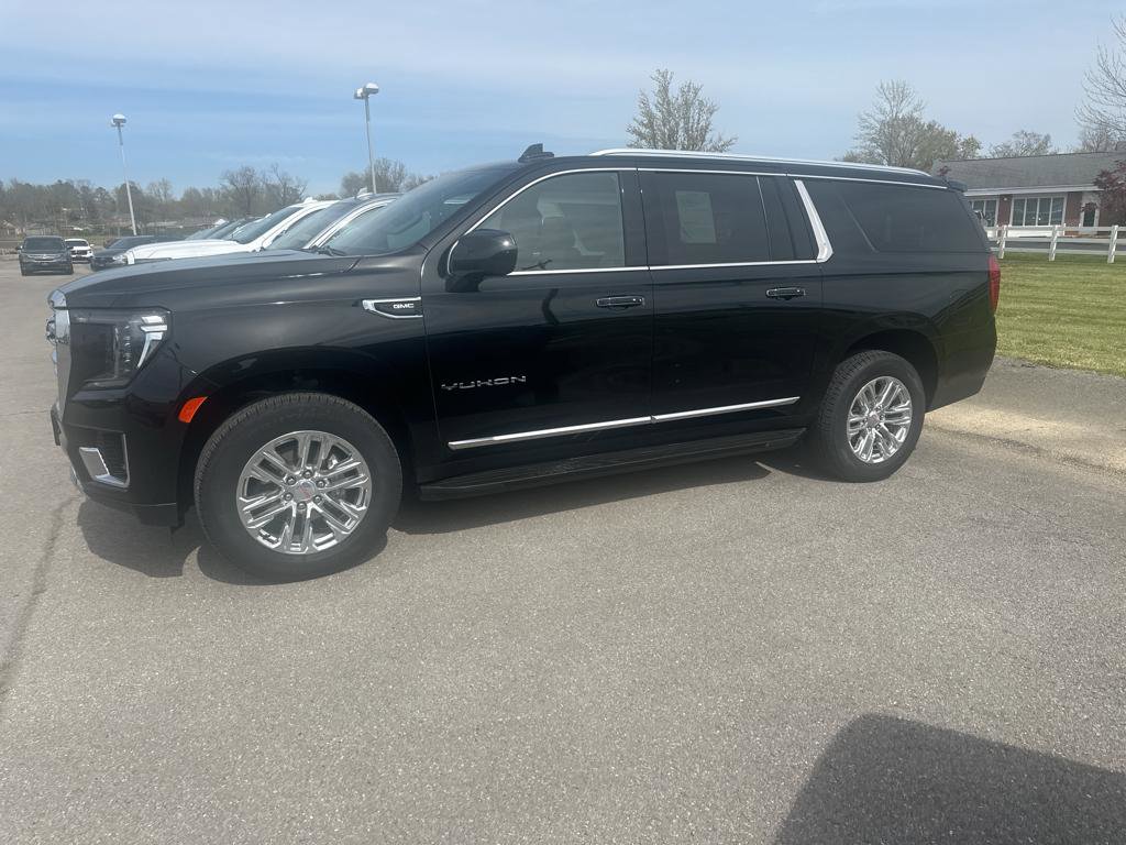 Certified 2023 GMC Yukon XL SLT AWD/4WD image 8
