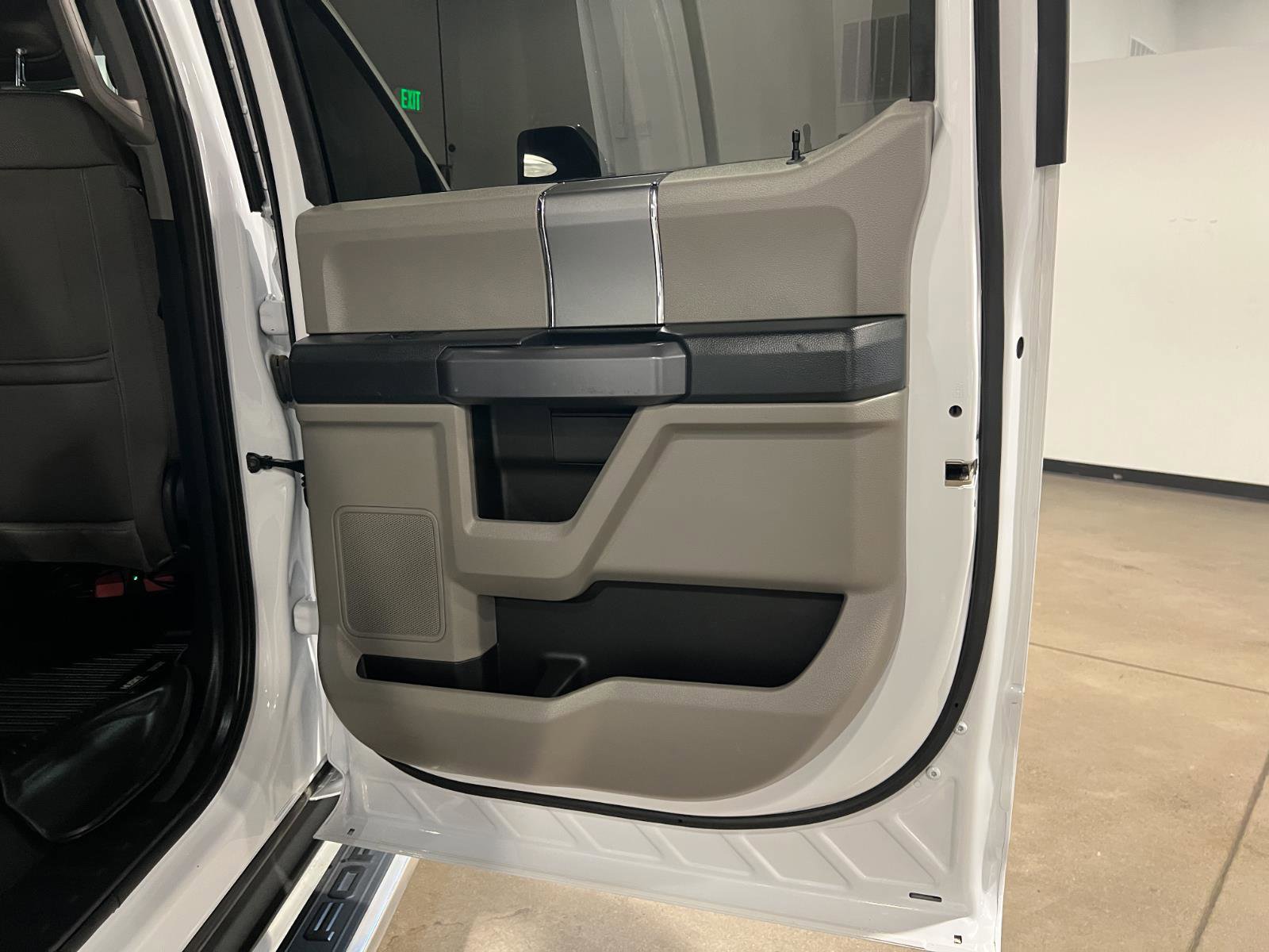 Used 2022 Ford F450 XLT w/ XLT Premium Package image 34