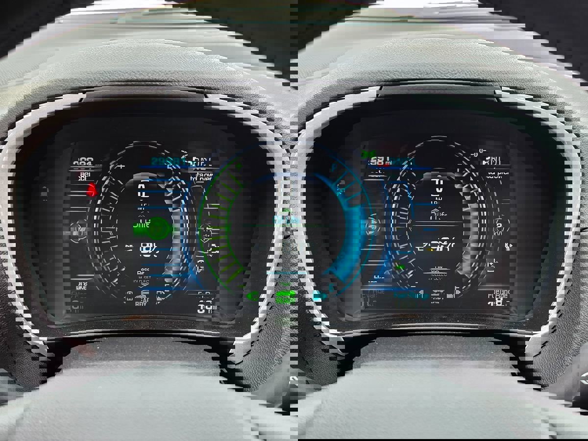 Used 2017 Chevrolet Volt LT w/ Comfort Package image 30