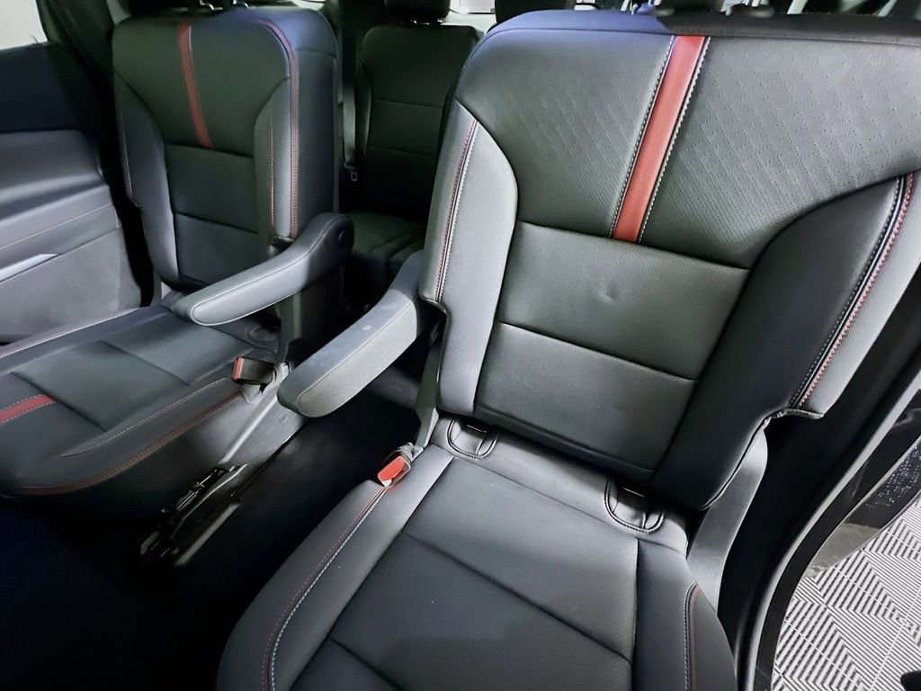 Used 2024 Chevrolet Traverse RS image 25